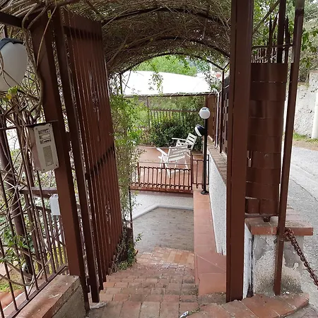 Del Golfo Urio With Swimming Pool Shared By The Two Apartamento Santa Flavia