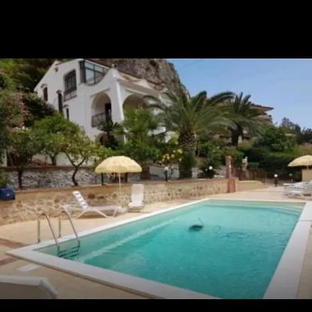 Del Golfo Urio With Swimming Pool Shared By The Two