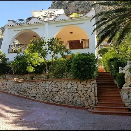 Del Golfo Urio With Swimming Pool Shared By The Two Apartmán *