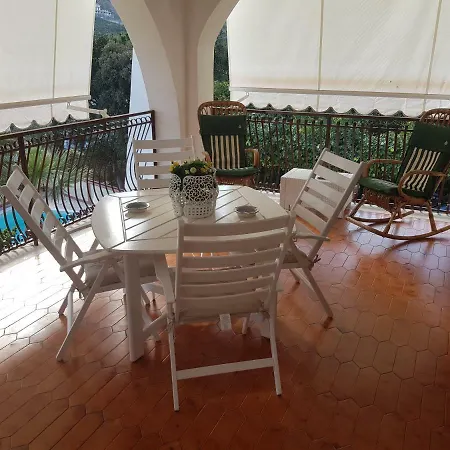 Del Golfo Urio With Swimming Pool Shared By The Two