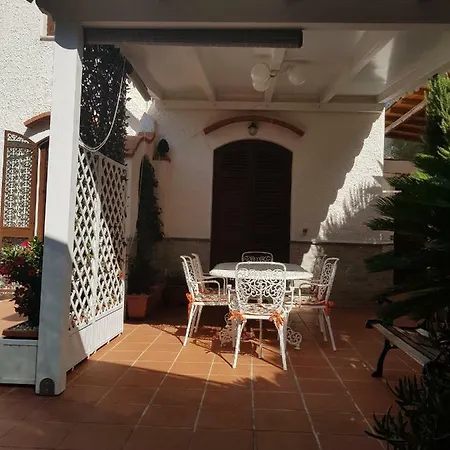 Del Golfo Urio With Swimming Pool Shared By The Two Santa Flavia