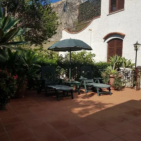 Del Golfo Urio With Swimming Pool Shared By The Two *