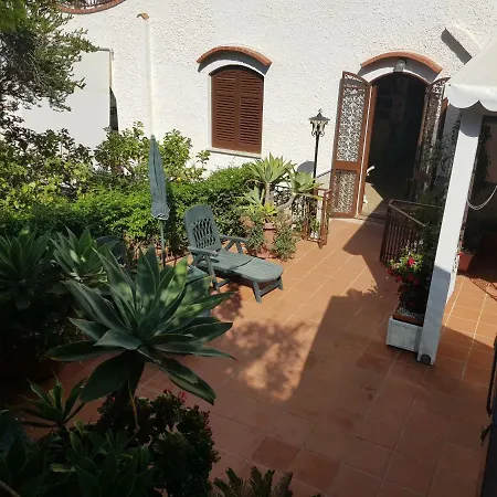 Del Golfo Urio With Swimming Pool Shared By The Two