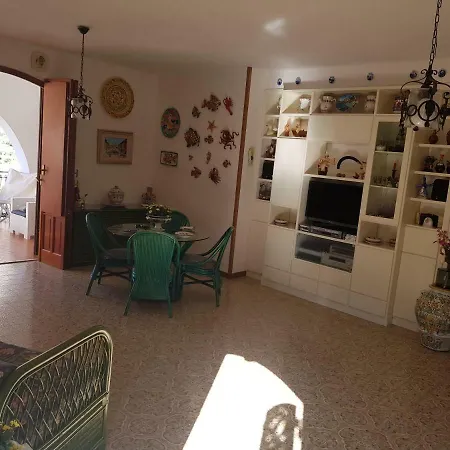 Del Golfo Urio With Swimming Pool Shared By The Two Apartmán *