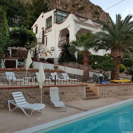 Del Golfo Urio With Swimming Pool Shared By The Two *